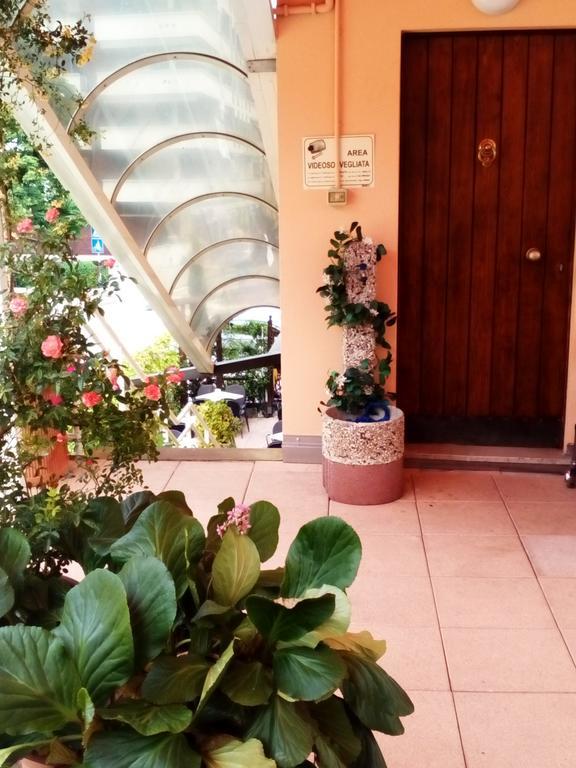 Alloggio Ponte Dei Cavalleggeri Hotel Тренто Екстериор снимка